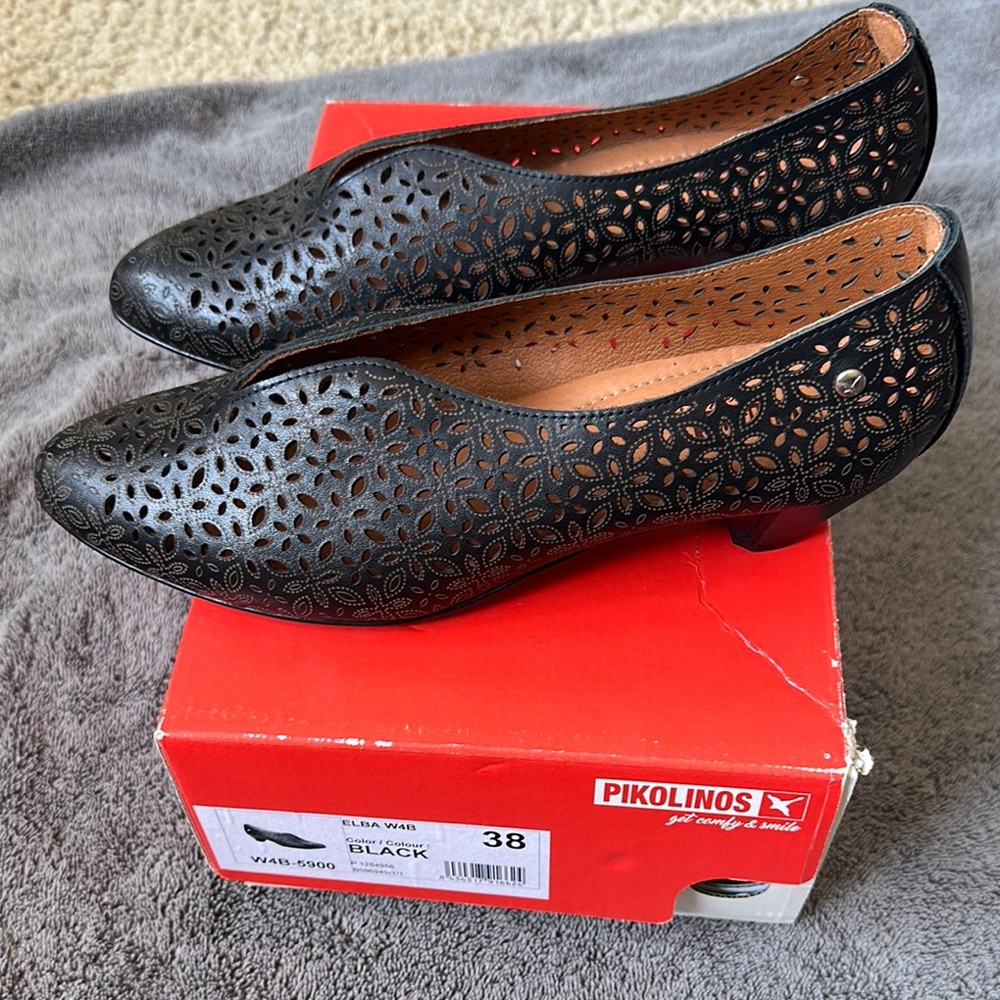 PIKOLINOS Women's Black Cut-Out Flats